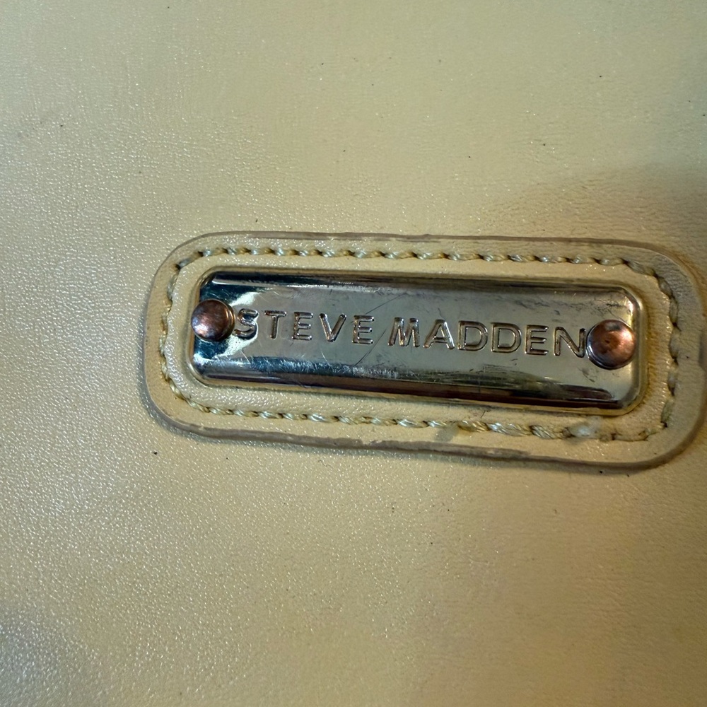 Steve Madden Cream Leather womans Bag with Silver Logo Plate